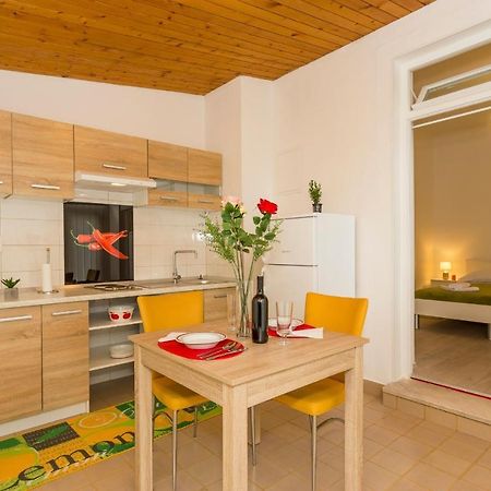 Comfortable Modern Studio With Shaded Patio Split Dış mekan fotoğraf