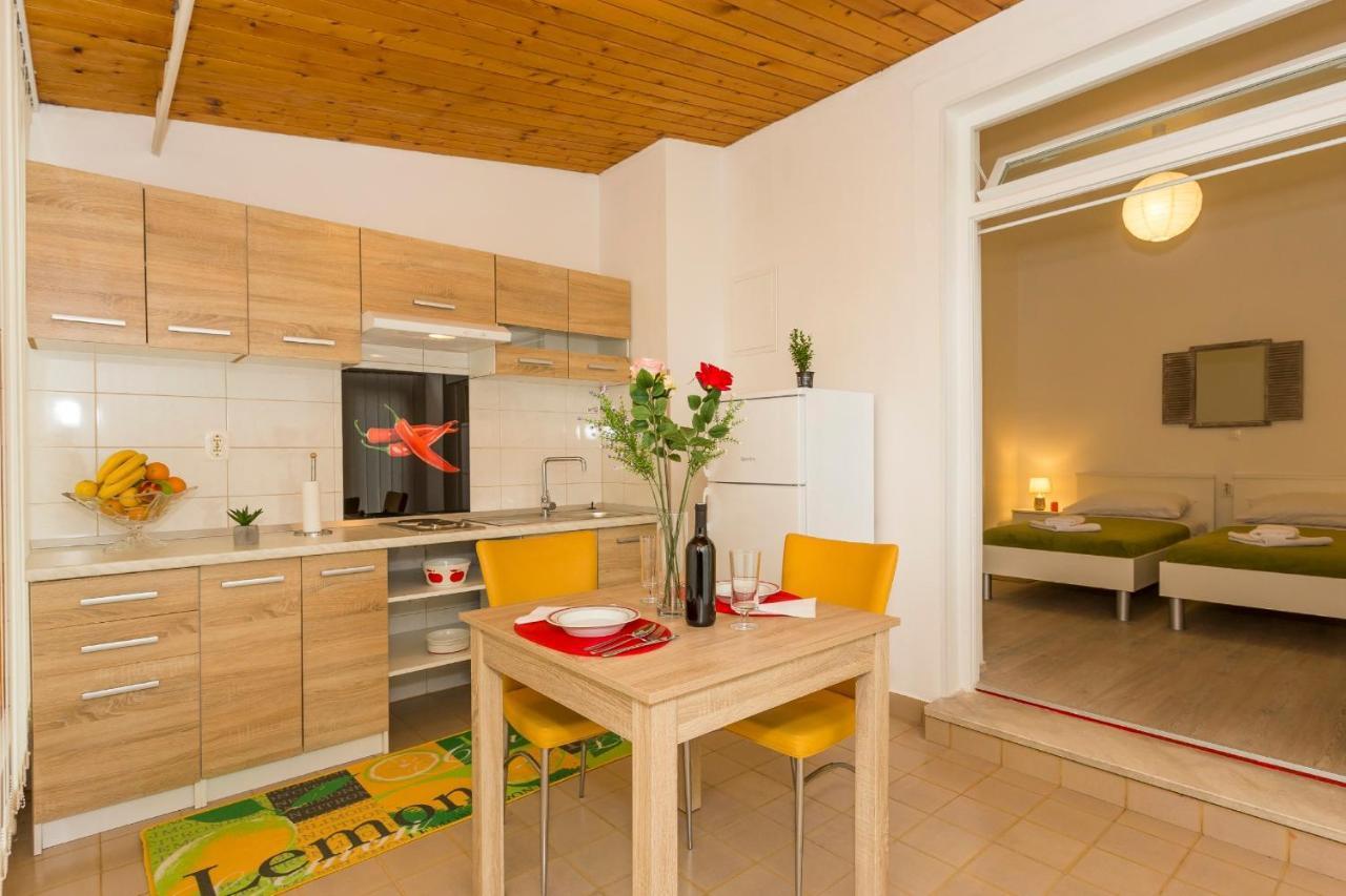 Comfortable Modern Studio With Shaded Patio Split Dış mekan fotoğraf