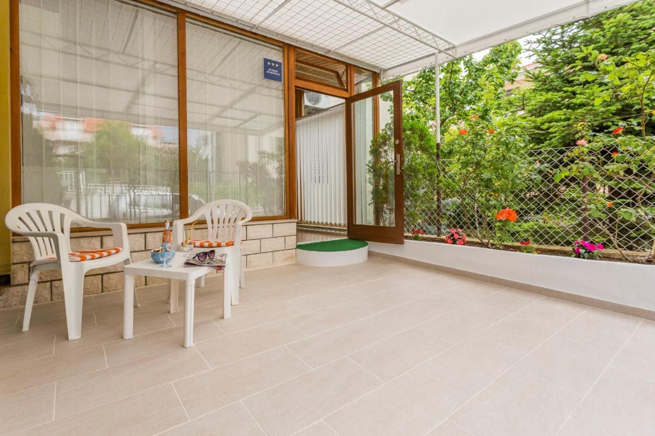 Comfortable Modern Studio With Shaded Patio Split Dış mekan fotoğraf