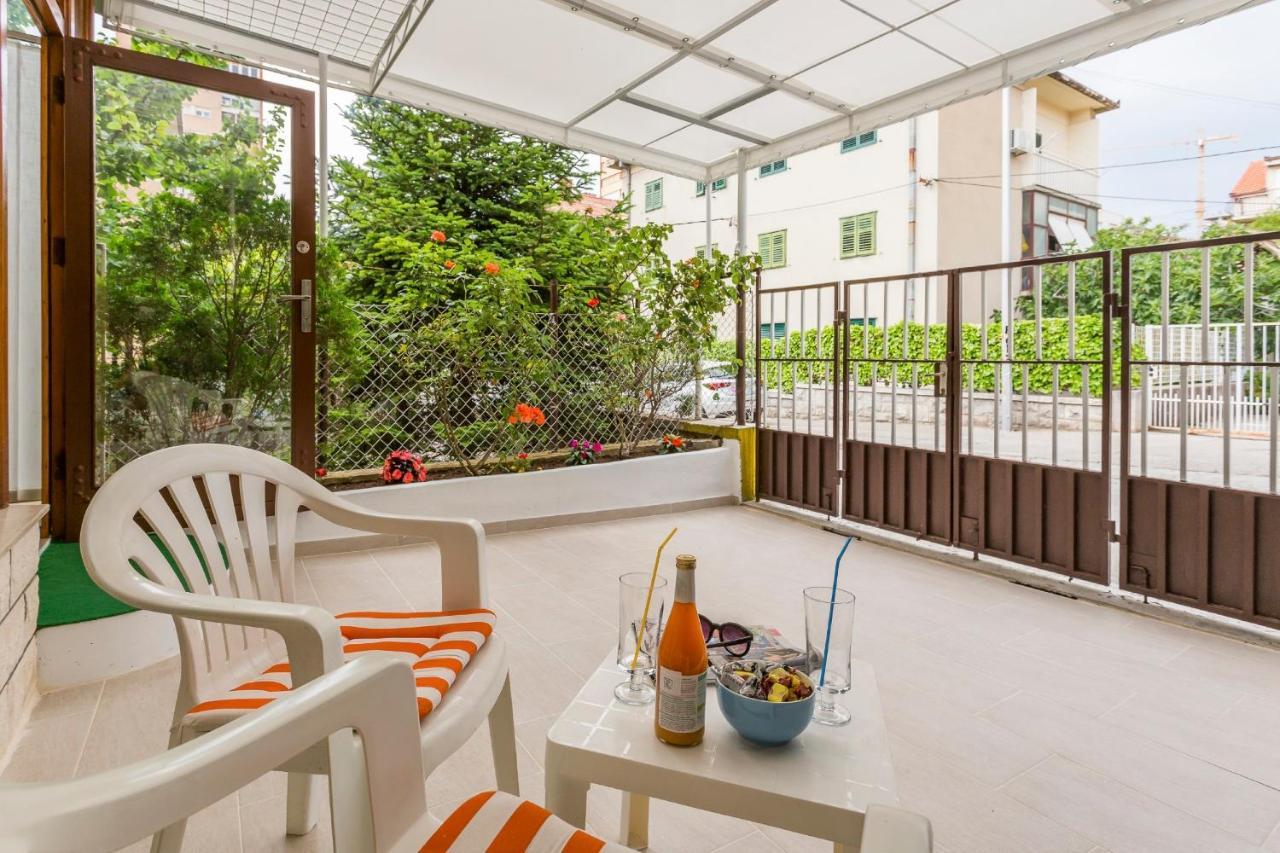 Comfortable Modern Studio With Shaded Patio Split Dış mekan fotoğraf