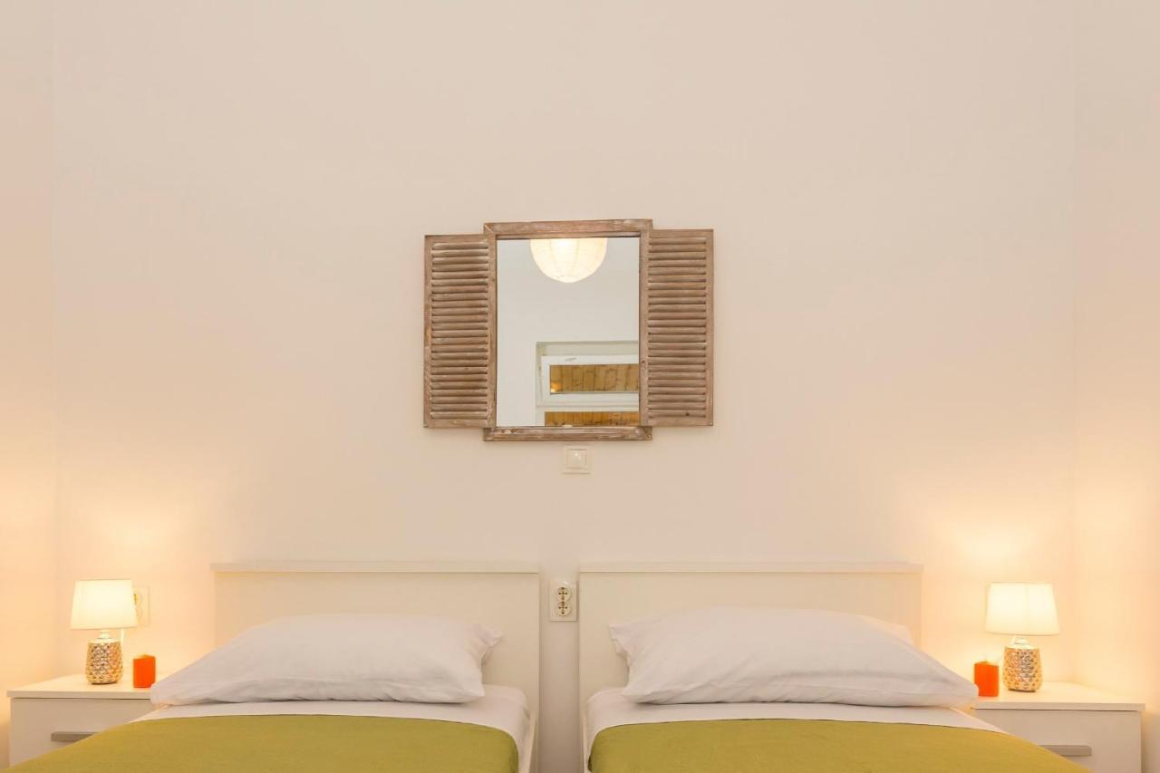 Comfortable Modern Studio With Shaded Patio Split Dış mekan fotoğraf