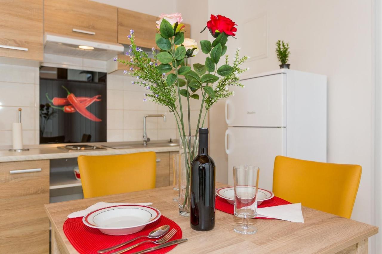 Comfortable Modern Studio With Shaded Patio Split Dış mekan fotoğraf